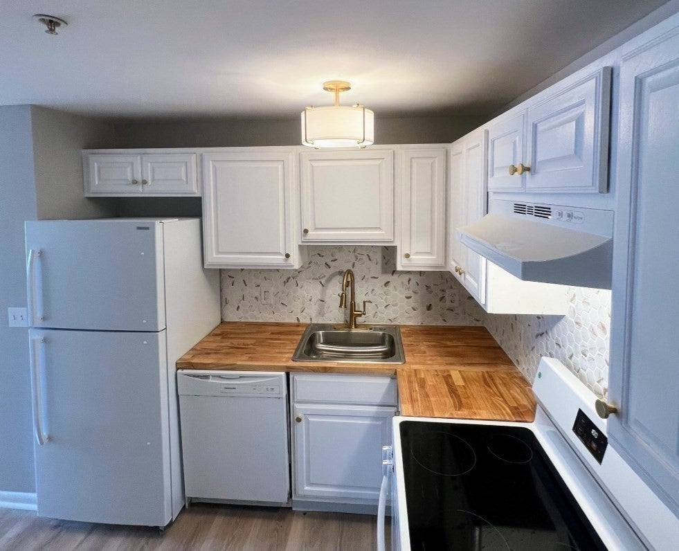 16 Woodman Way #8, Newburyport, MA Photo #2