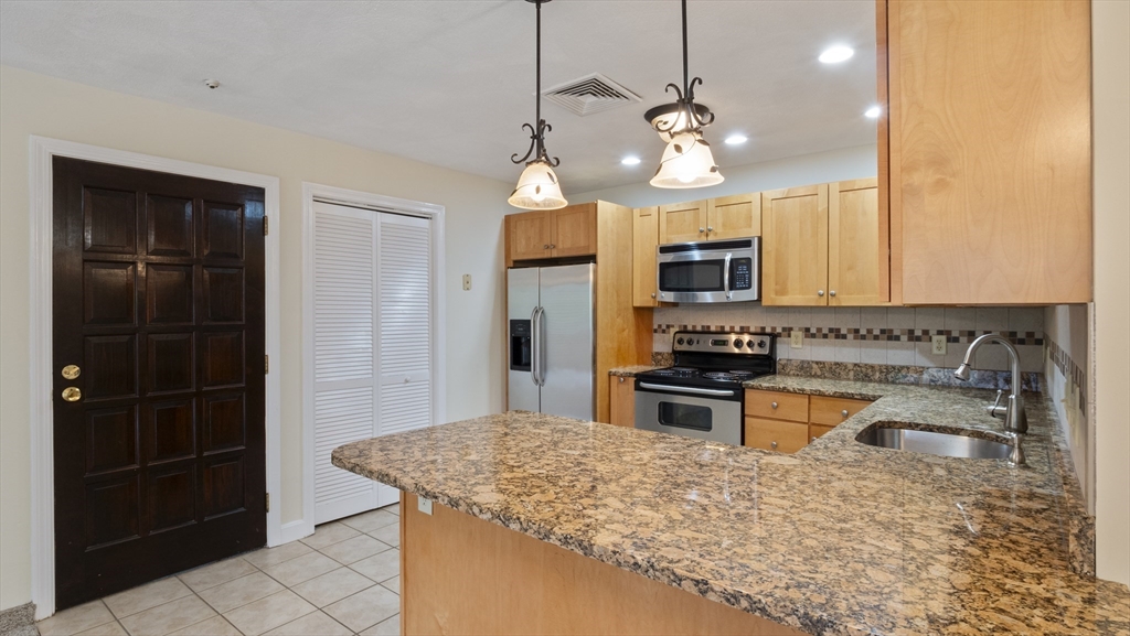 7 Thomas St J16