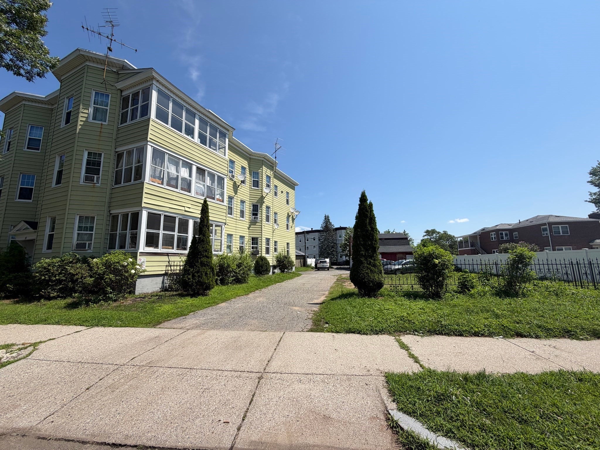 15-19 Litchfield St, Springfield, MA Photo #2