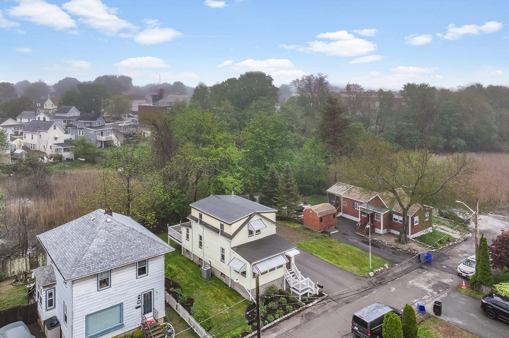 30 Lakeside Ave