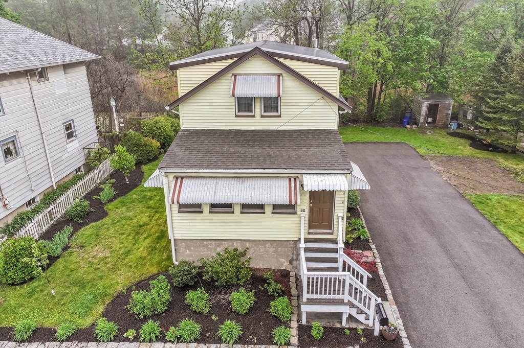 30 Lakeside Ave