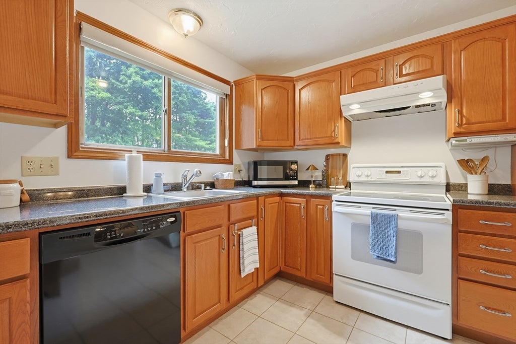 74 Highwood Dr #74, Franklin, MA Photo #15