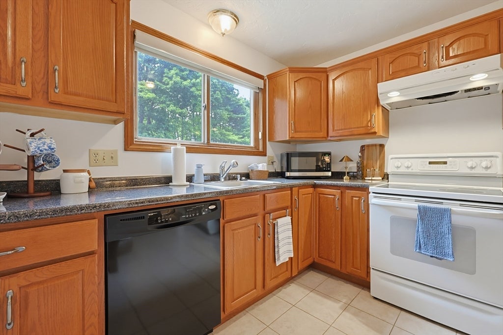 74 Highwood Dr #74, Franklin, MA Photo #16
