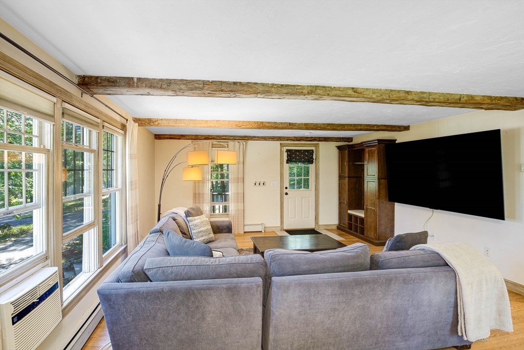 22 Long Hill Rd
