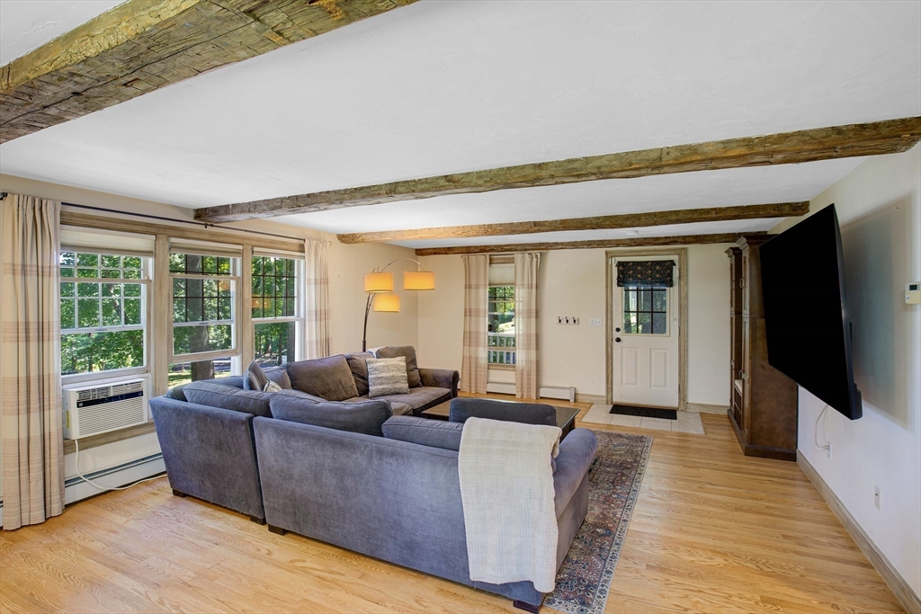 22 Long Hill Rd