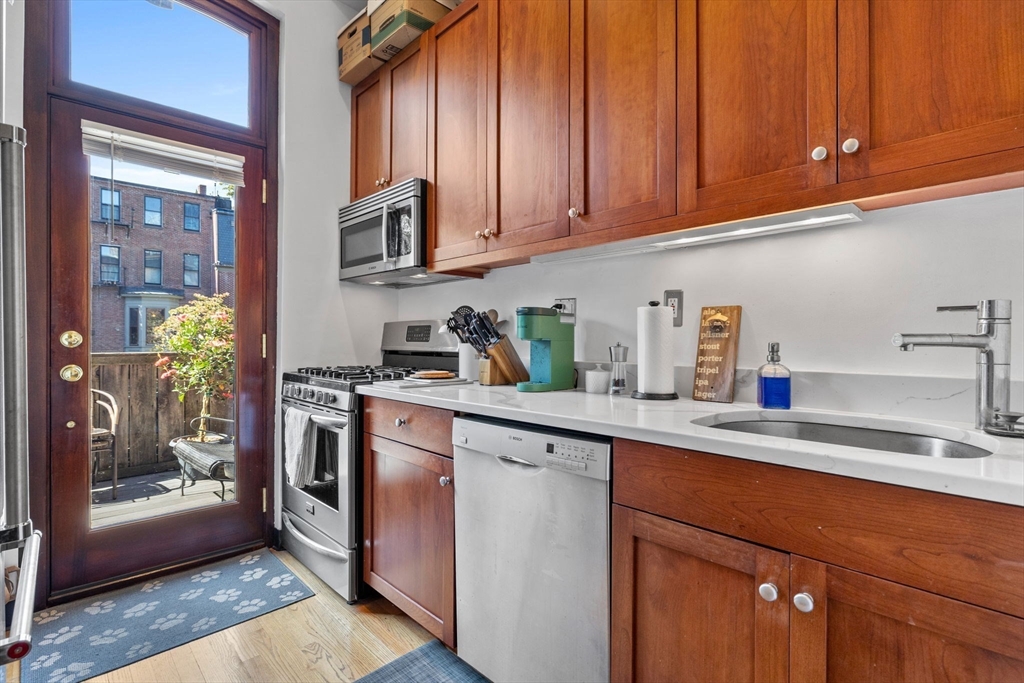 16 Holyoke St 2