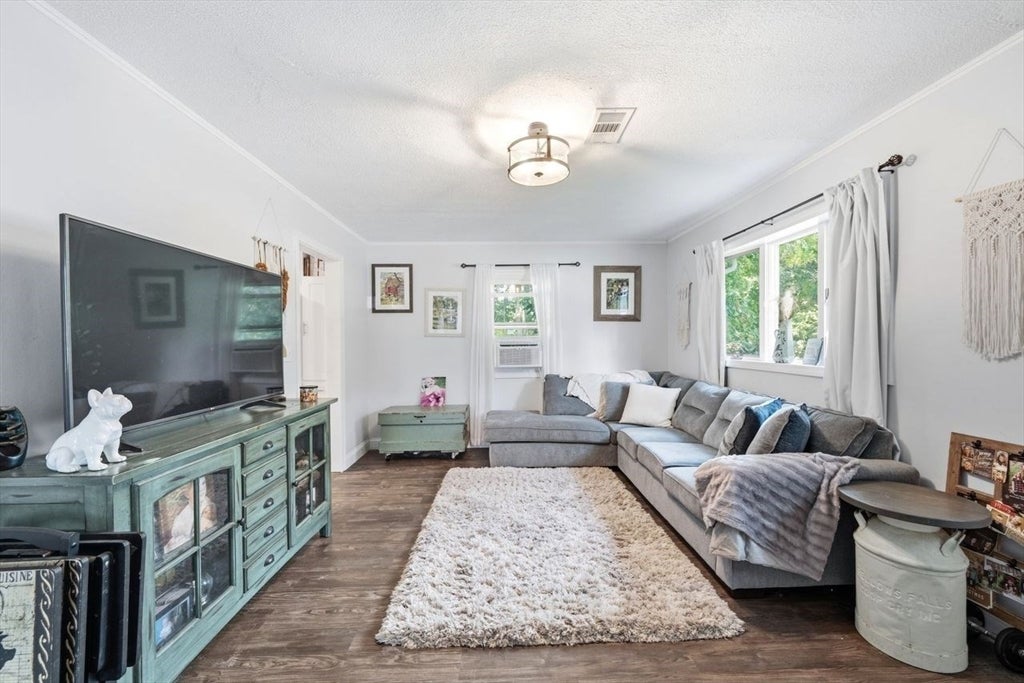 33 Deer Pond Drive, Leicester, MA Photo #8