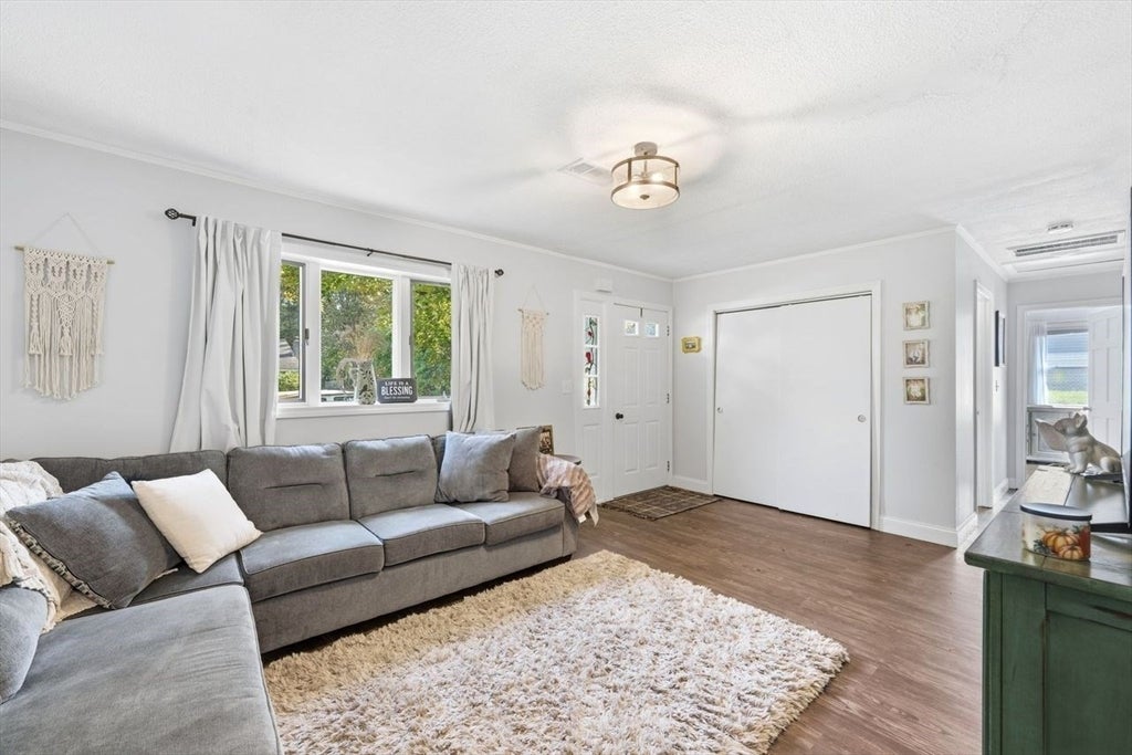 33 Deer Pond Drive, Leicester, MA Photo #11