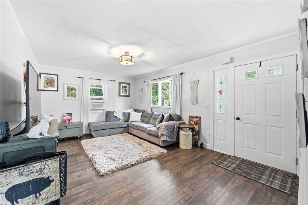 33 Deer Pond Drive, Leicester, MA Photo #9