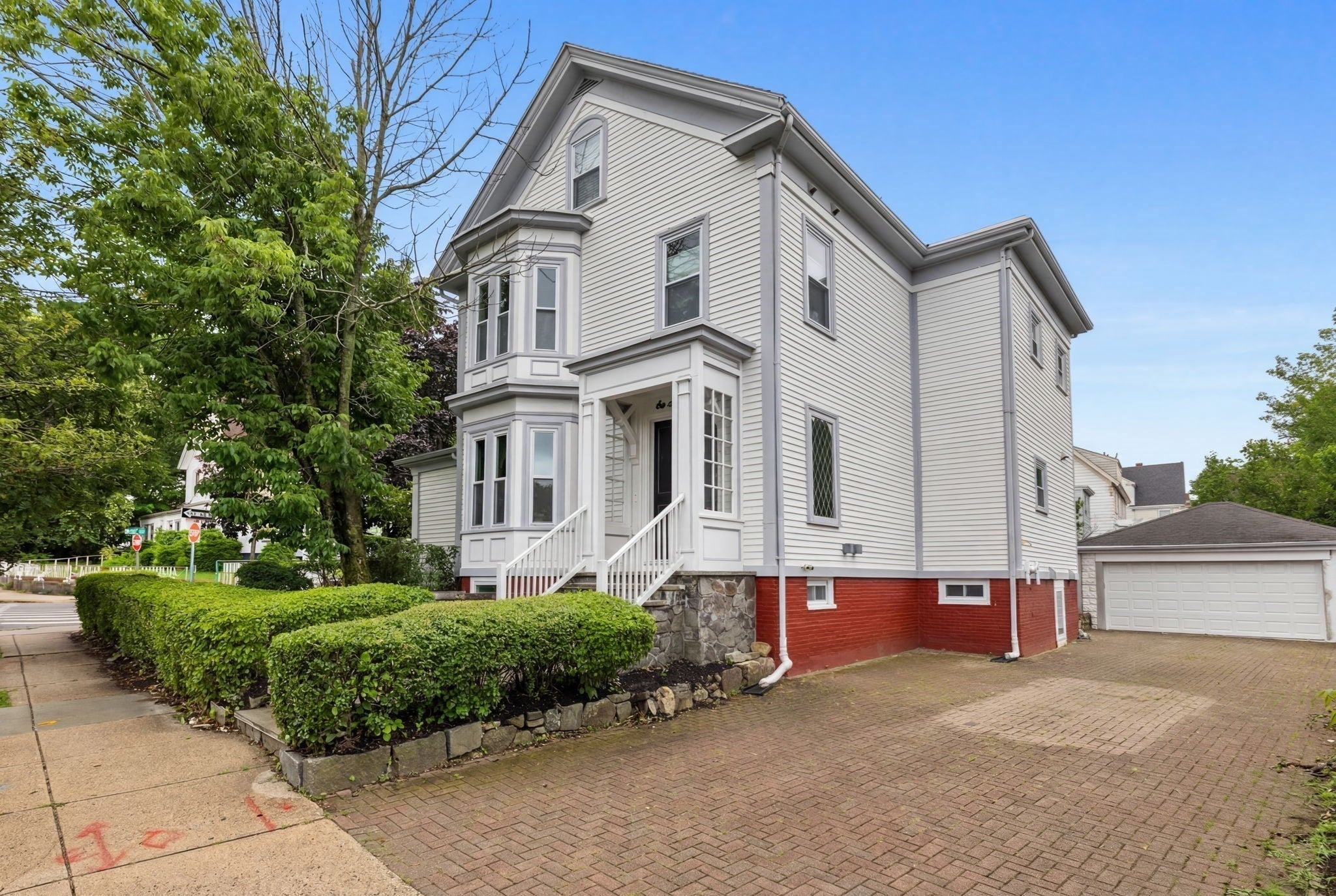 179 Main St 1