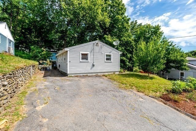 50 Grand St
