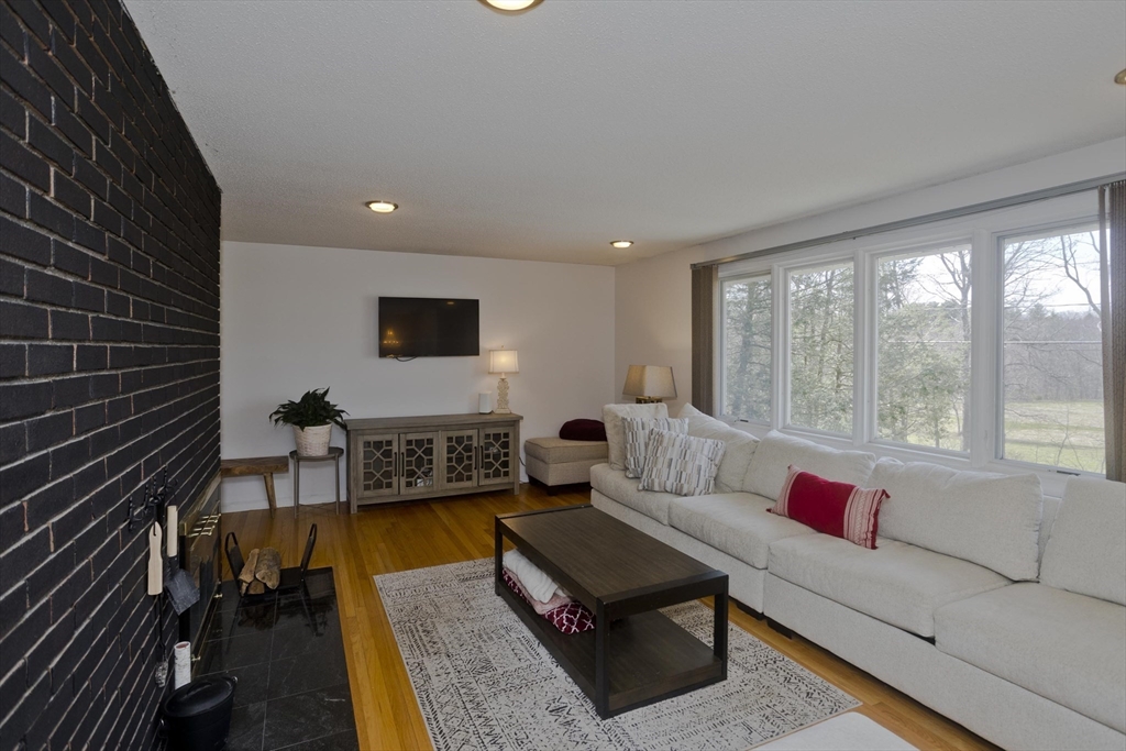 62 Davis Rd