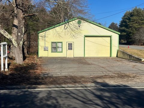 155 Plymouth St Carver MA 02330