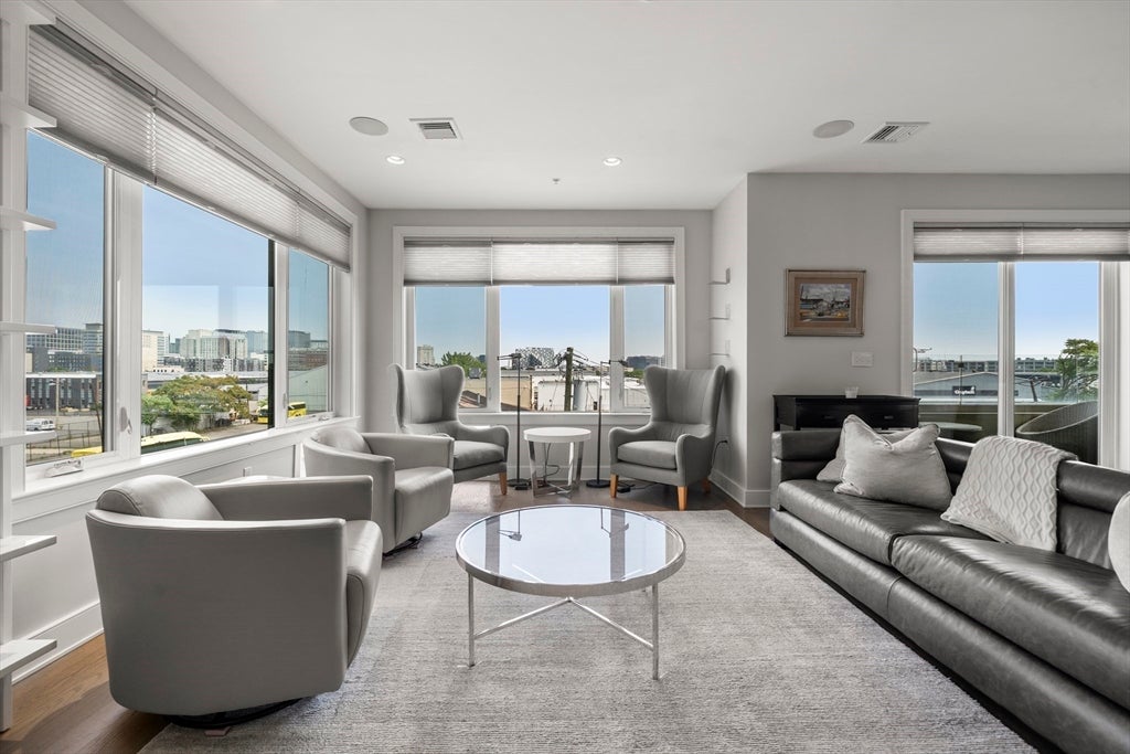 407 W 1st St #302, Boston, MA Photo #13