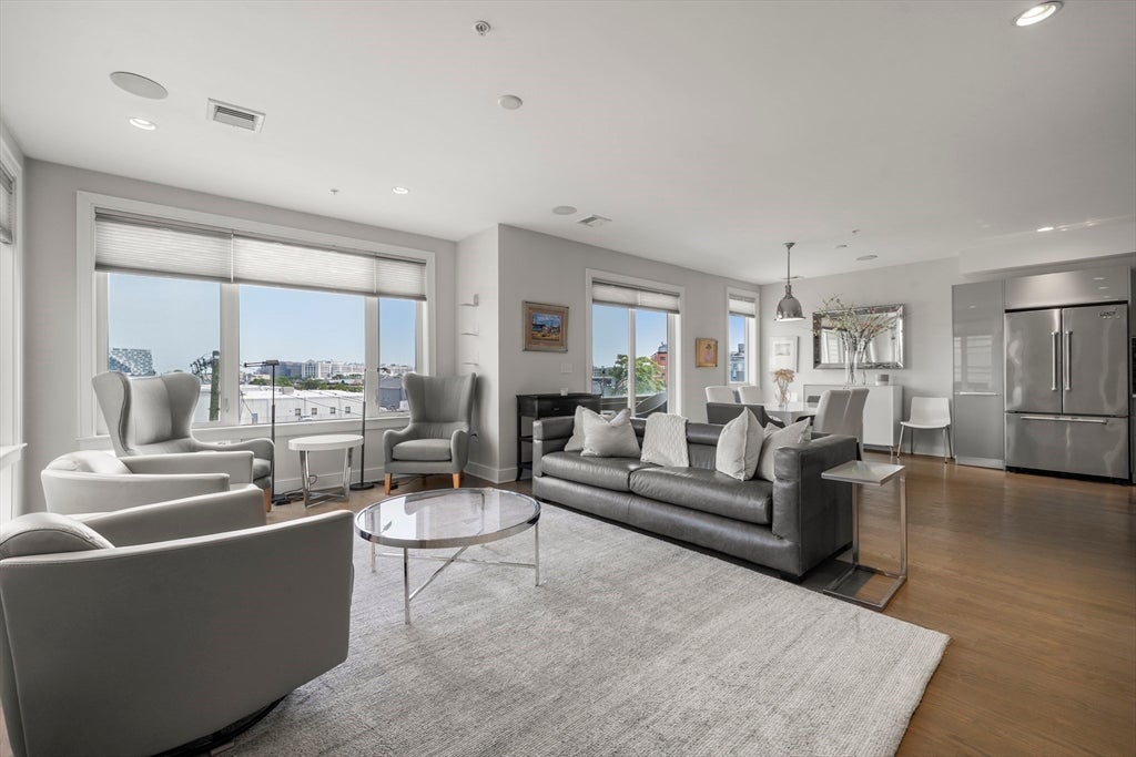 407 W 1st St #302, Boston, MA Photo #9