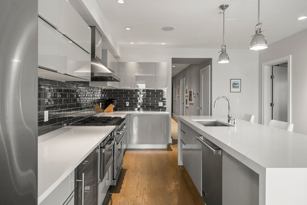 407 W 1st St #302, Boston, MA Photo #4