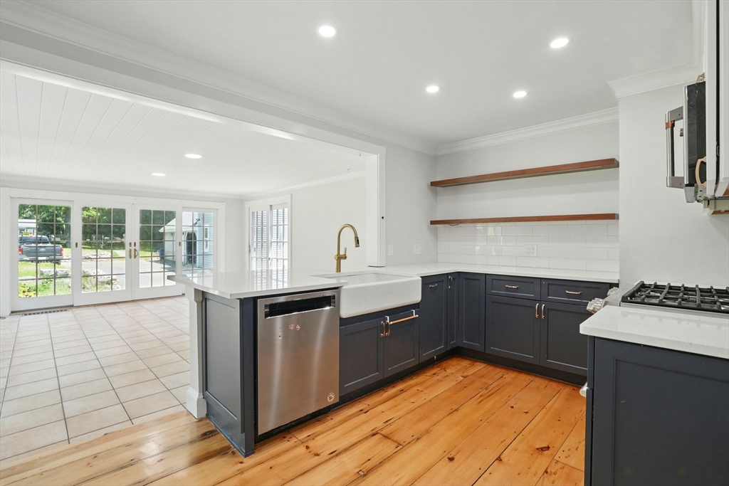 245 Elm St