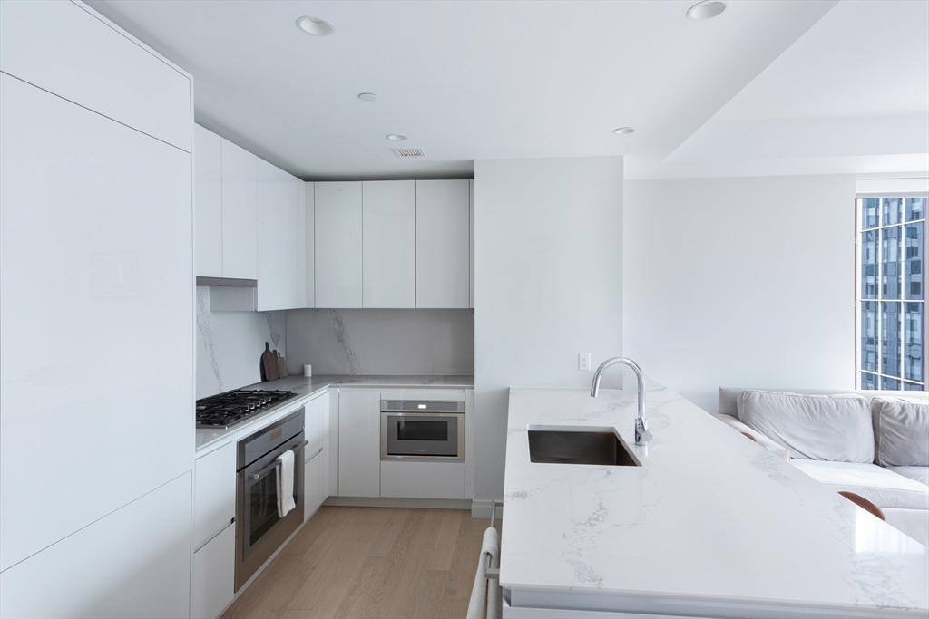 135 Seaport Blvd 1607