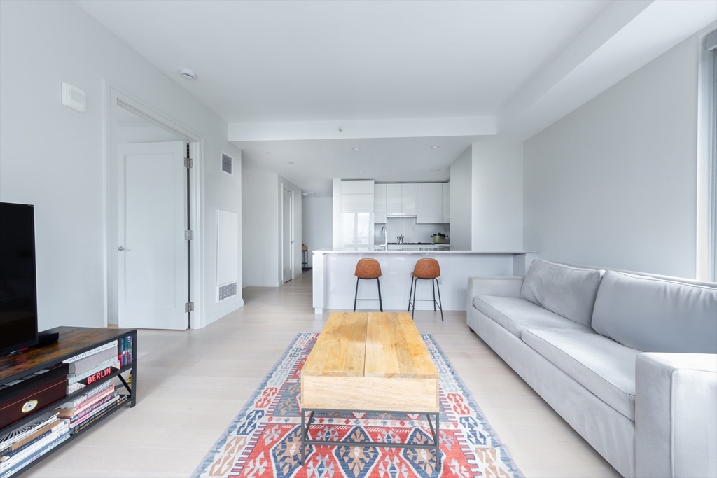 135 Seaport Blvd 1607