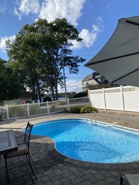 42 Colonial Rd