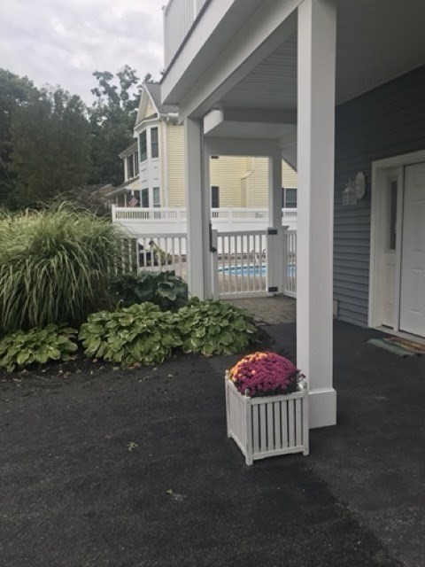 42 Colonial Rd
