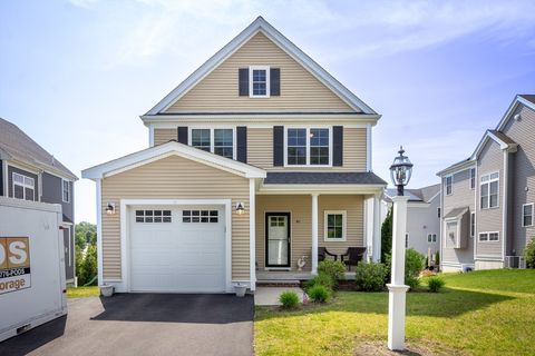 40 Pheasant Run Ct Wrentham MA 02093