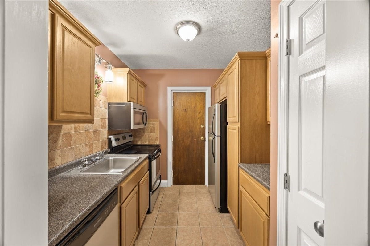 97 Colonel Bell Dr #1, Brockton, MA Photo #12