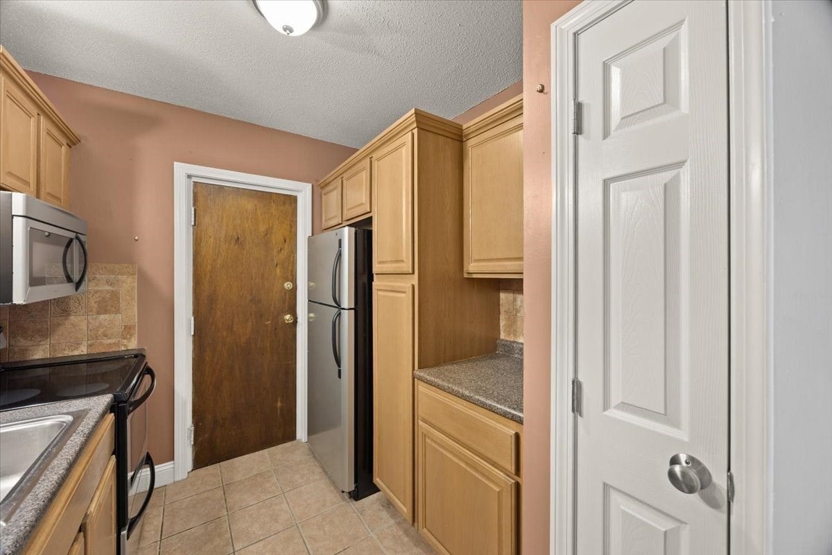 97 Colonel Bell Dr #1, Brockton, MA Photo #10