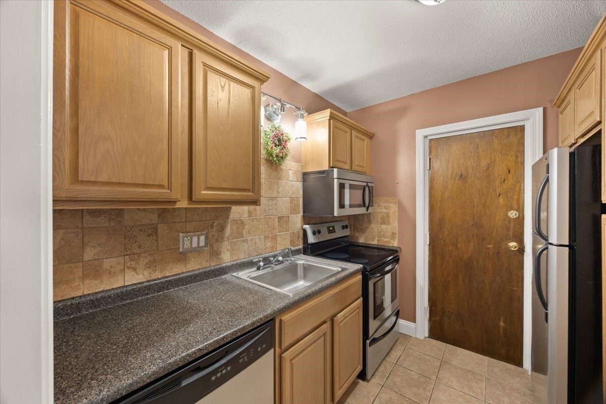 97 Colonel Bell Dr #1, Brockton, MA Photo #11