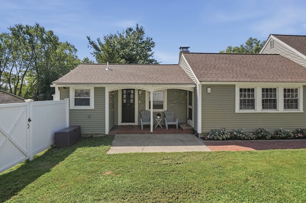 35 Edgewater Drive