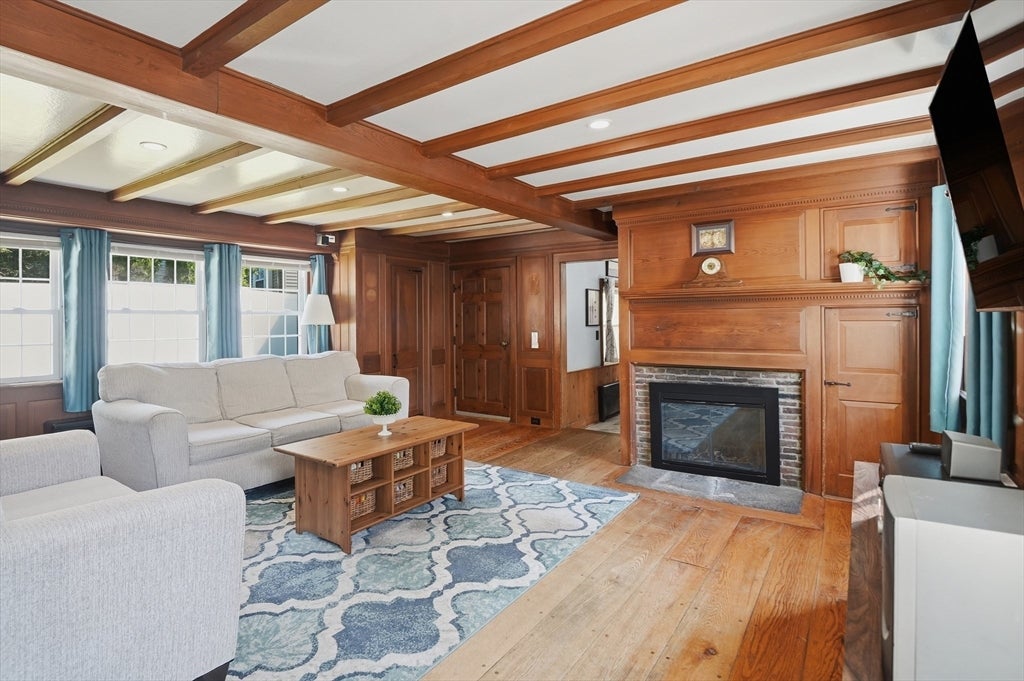 35 Edgewater Drive