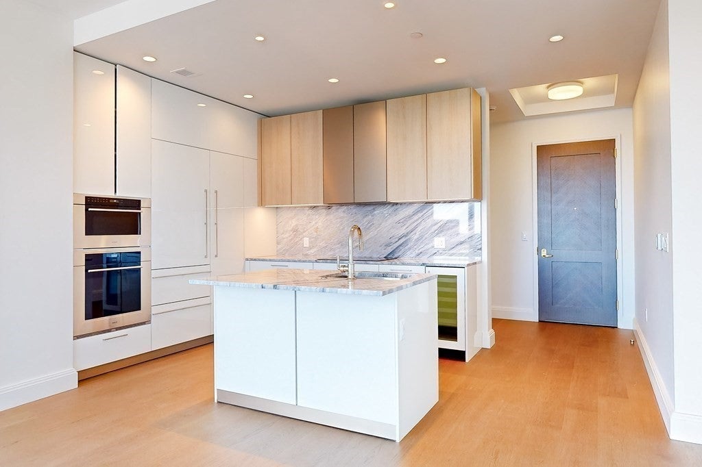 240 Devonshire Street #4211 Floor 42