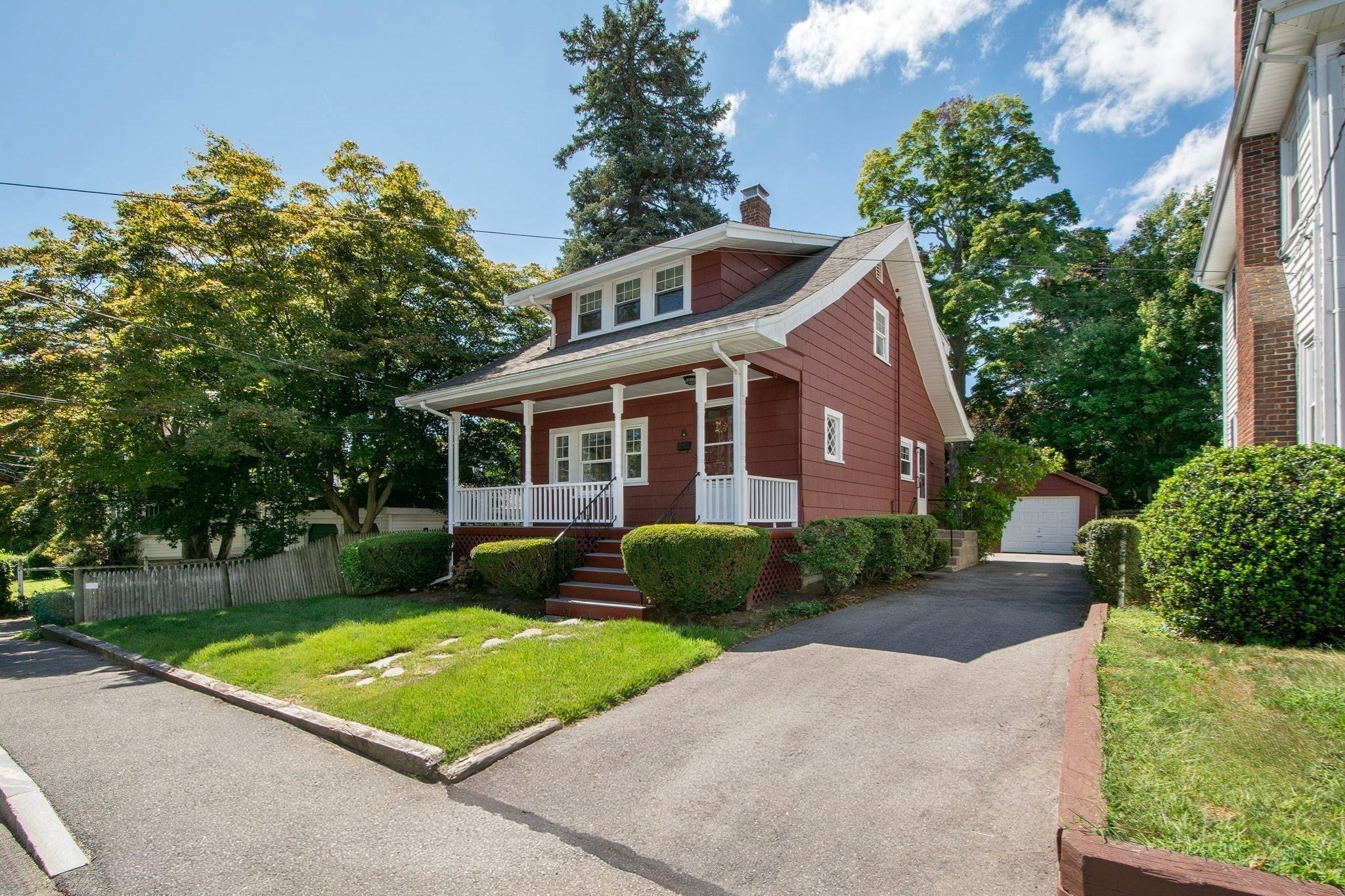 10 Elmlawn Rd