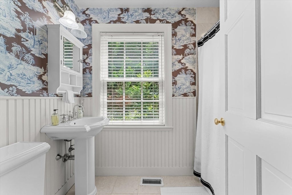 1 Colburn Road, Manchester, MA, 1 Colburn Road, Manchester, MA Photo #19