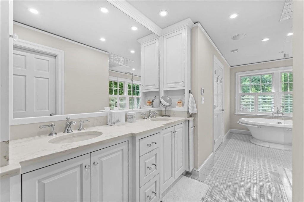 1 Colburn Road, Manchester, MA, 1 Colburn Road, Manchester, MA Photo #28