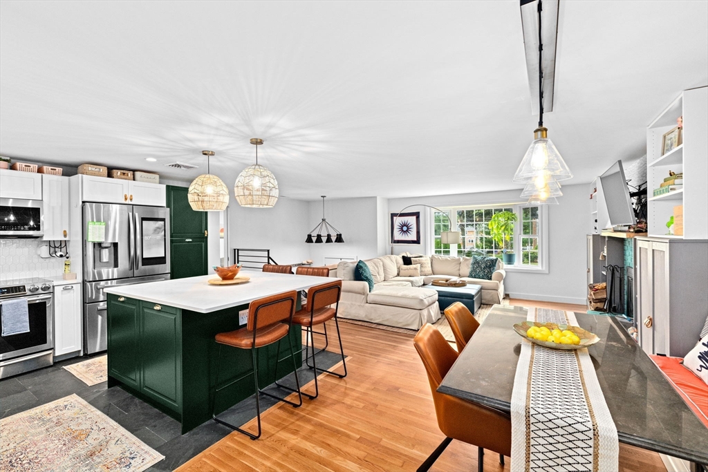 10 Grenadier Rd