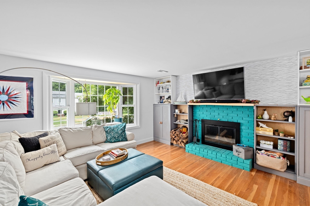 10 Grenadier Rd