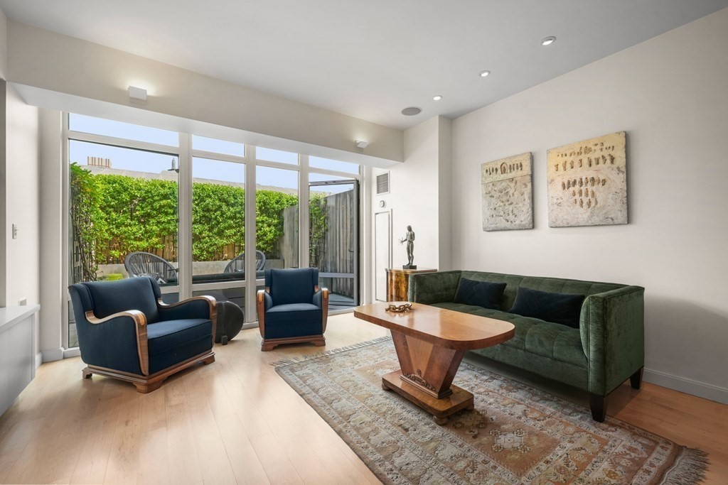 505 Tremont St 415