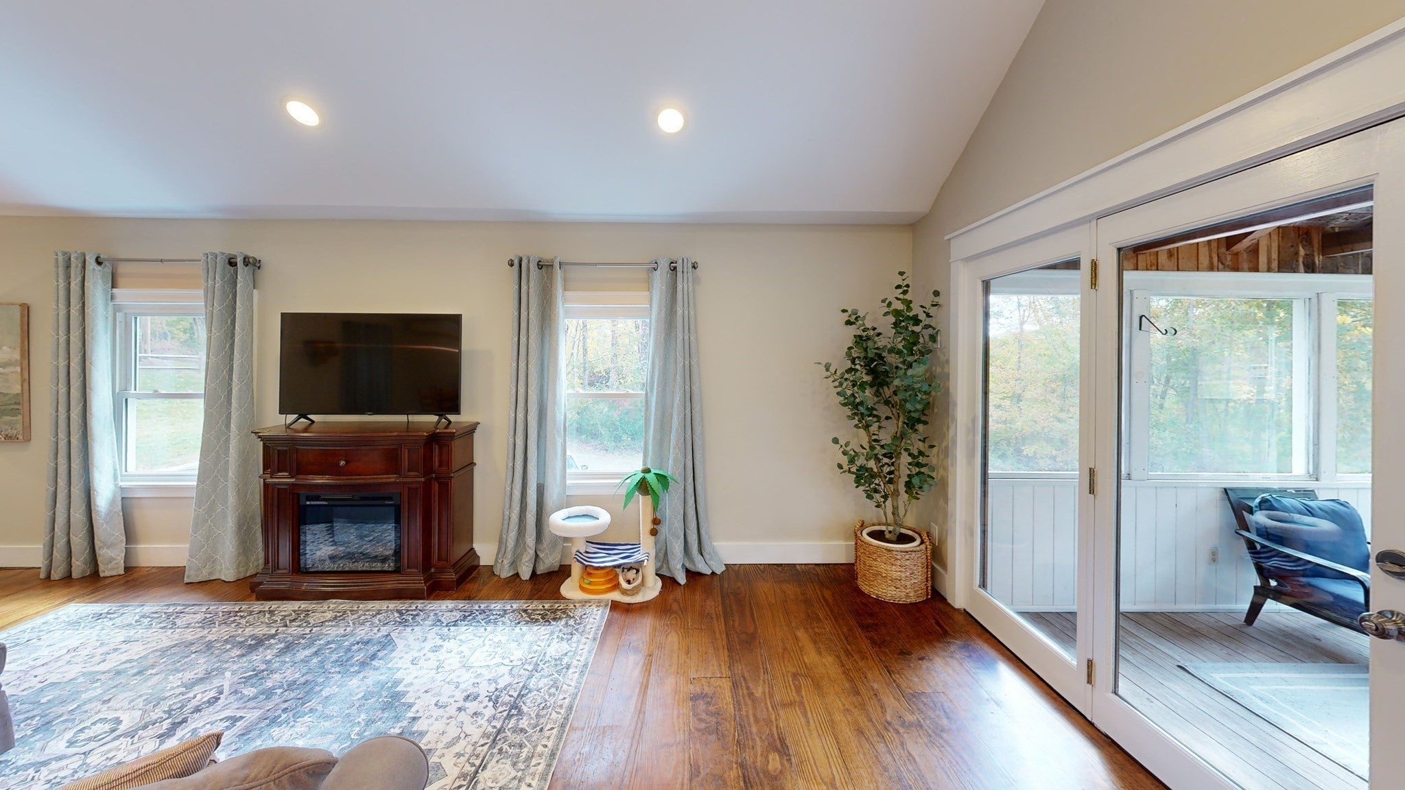 51 Warren Rd