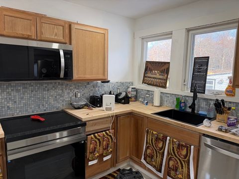 52 Quincy St Holbrook MA 02343