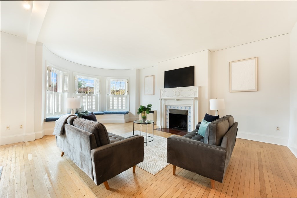 41 Carlton St 3