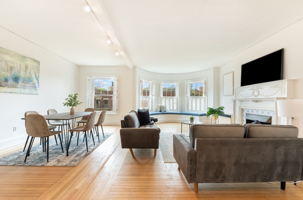 41 Carlton St 3