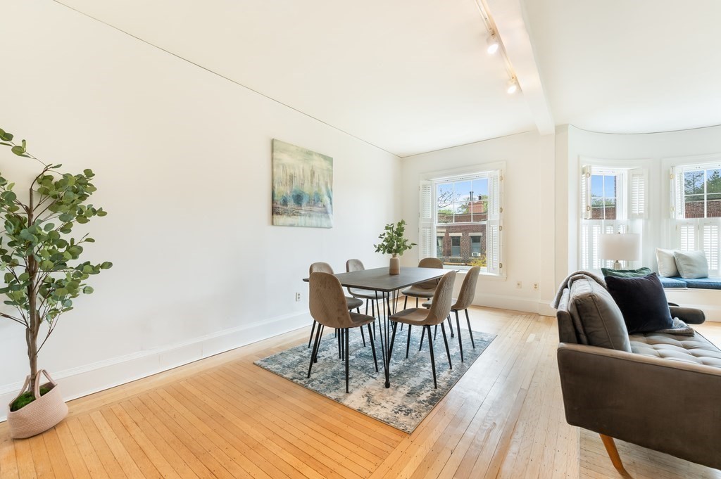 41 Carlton St 3