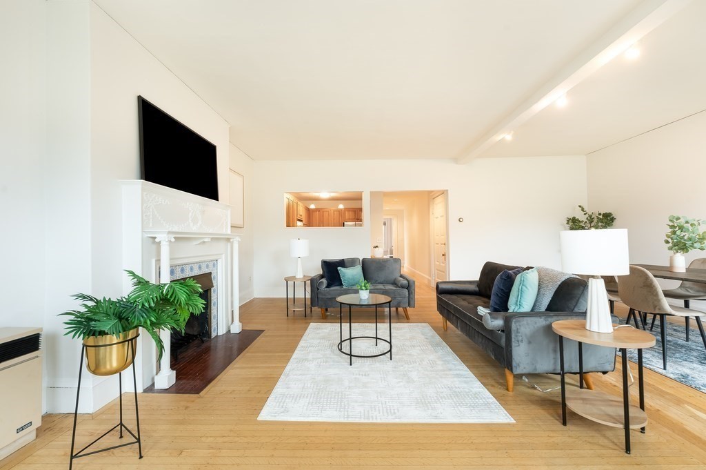 41 Carlton St 3