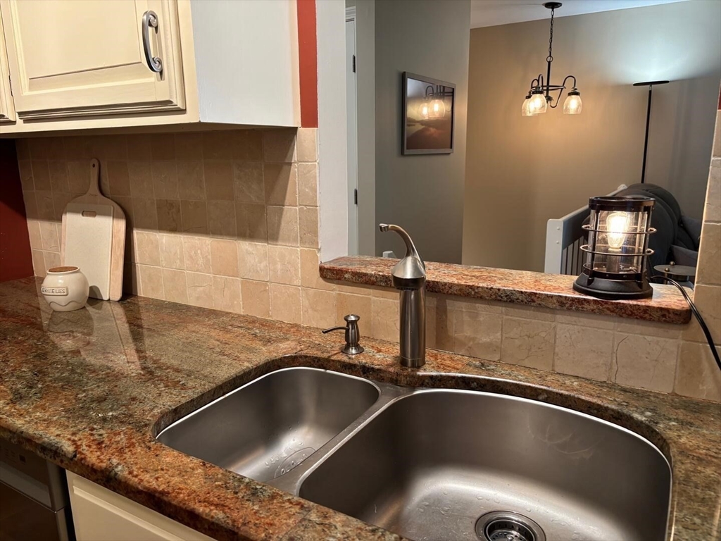 Wilbraham, Massachusetts 01095, United States, 1 Bedroom Bedrooms, ,1 BathroomBathrooms,Residential,Contingent,207437