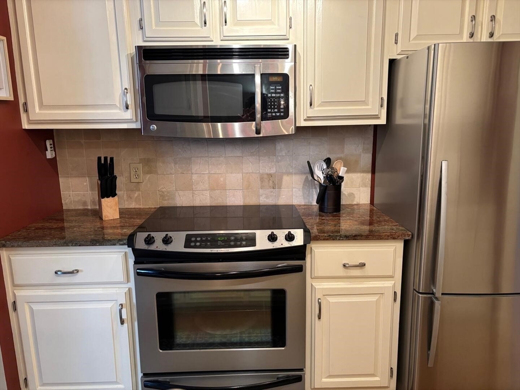 Wilbraham, Massachusetts 01095, United States, 1 Bedroom Bedrooms, ,1 BathroomBathrooms,Residential,Contingent,207437