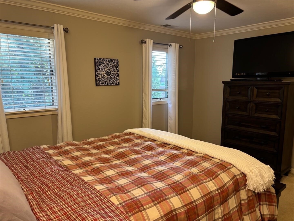 Wilbraham, Massachusetts 01095, United States, 1 Bedroom Bedrooms, ,1 BathroomBathrooms,Residential,Contingent,207437