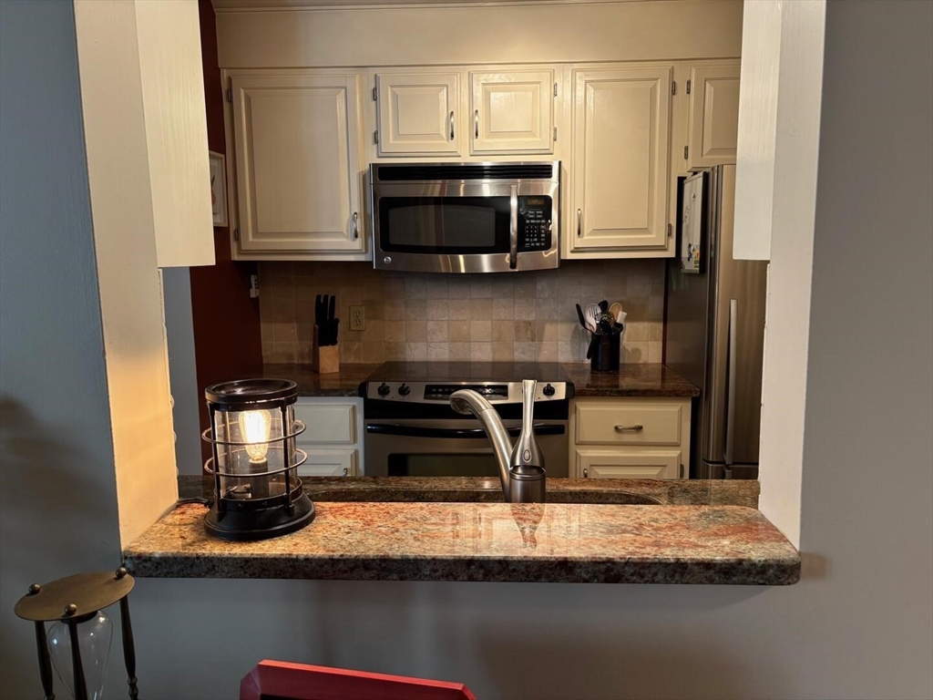 Wilbraham, Massachusetts 01095, United States, 1 Bedroom Bedrooms, ,1 BathroomBathrooms,Residential,Contingent,207437