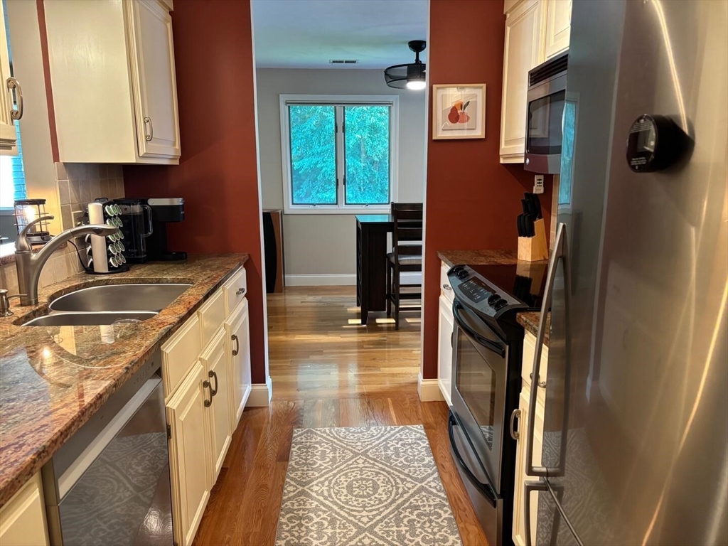 Wilbraham, Massachusetts 01095, United States, 1 Bedroom Bedrooms, ,1 BathroomBathrooms,Residential,Contingent,207437