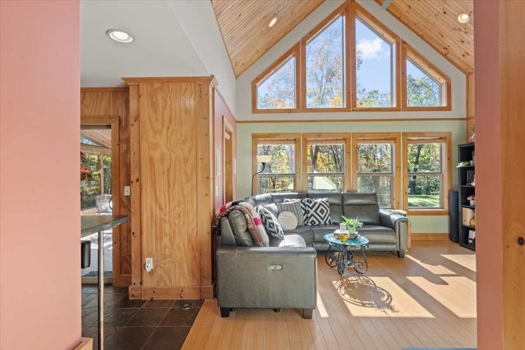 193 Nichewaug Rd